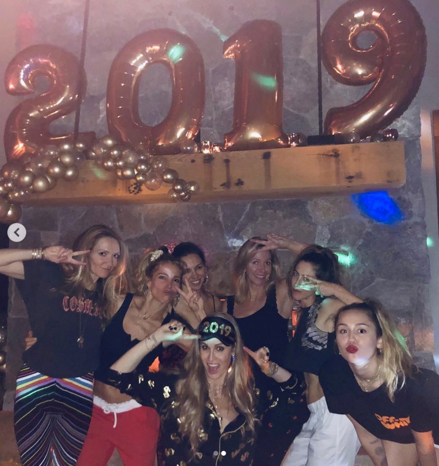 miley-cyrus-liam-hemsworth-new-years-honeymoon