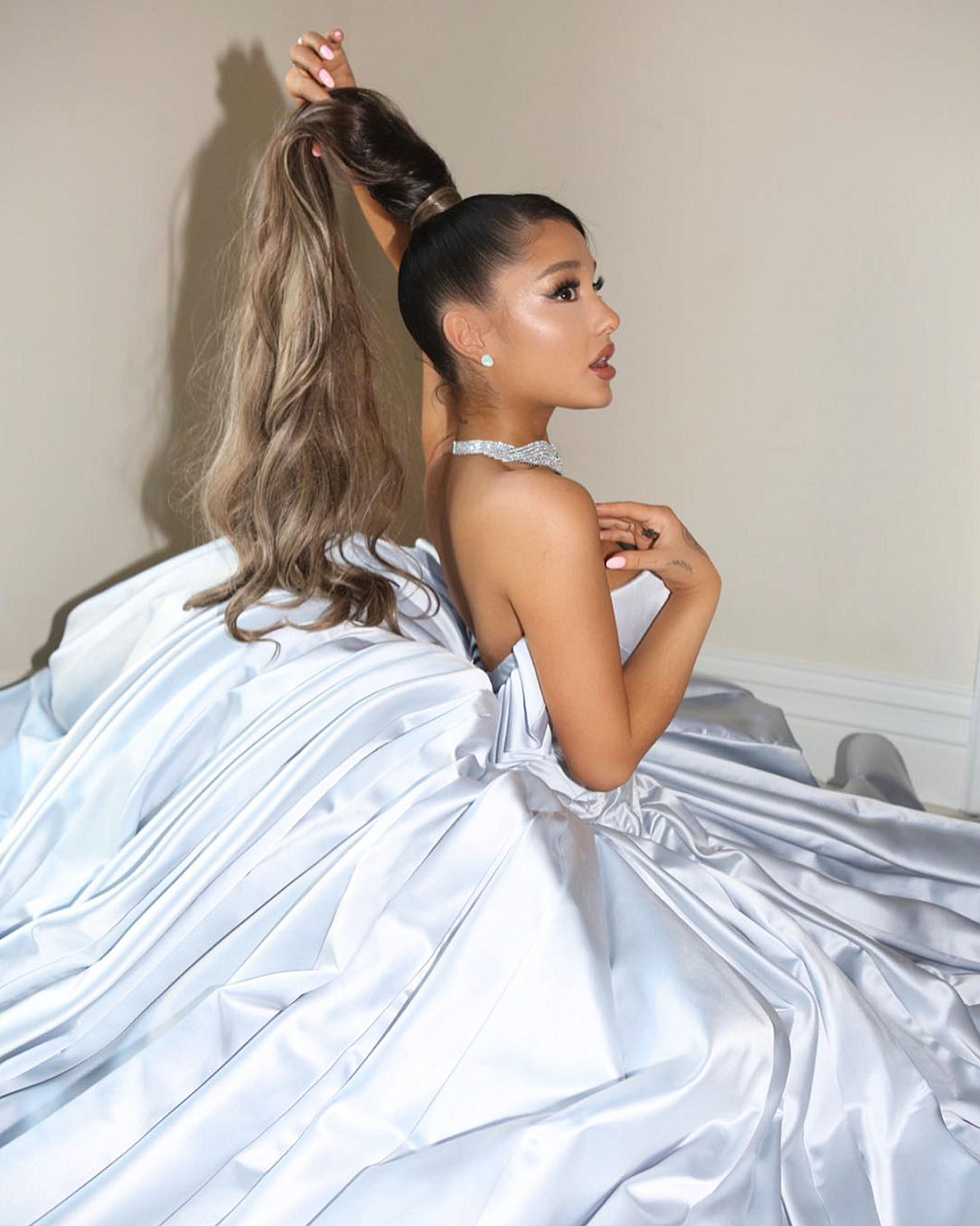 Grammys 2019 Ariana Grande Lounges At Home In Custom Dress