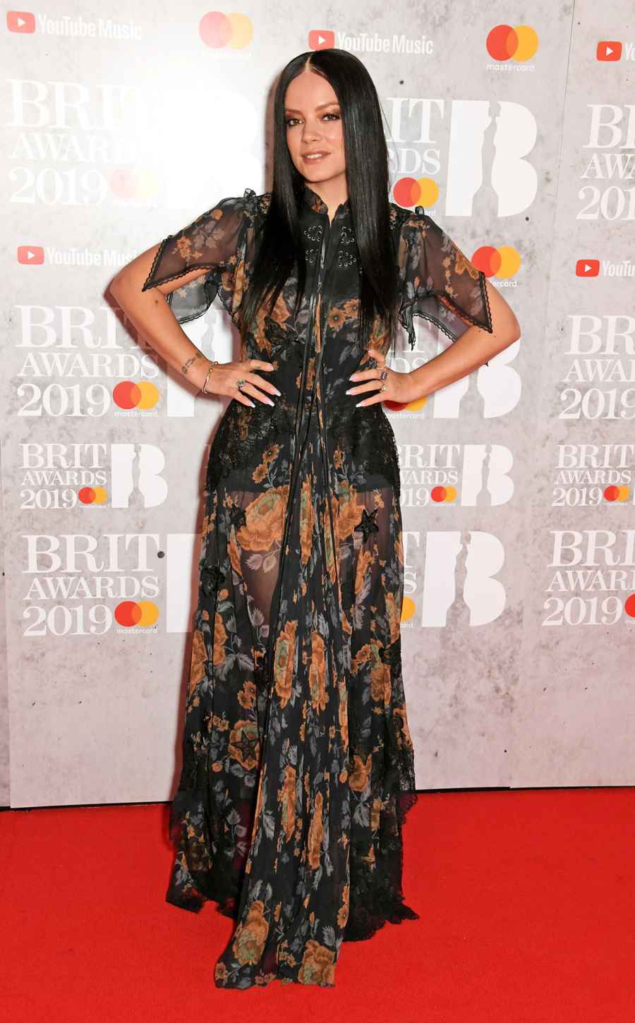 Lily Allen brit awards red carpet 2019