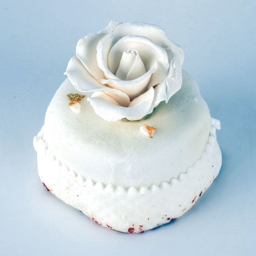Cake From Donald and Melania Trump&rsquo;s 2005 Wedding Hits Auction Block