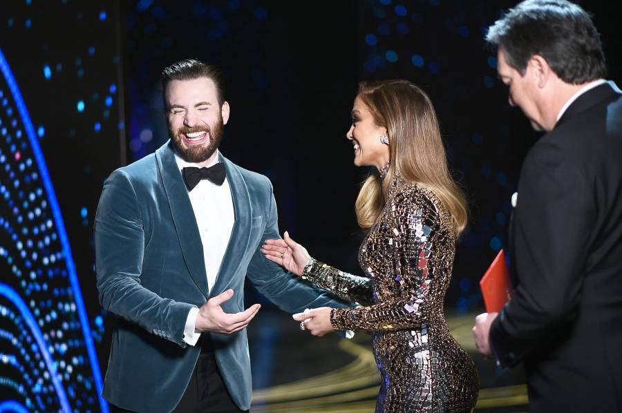 Oscars 2019 Backstage Chris Evans Jennifer Lopez