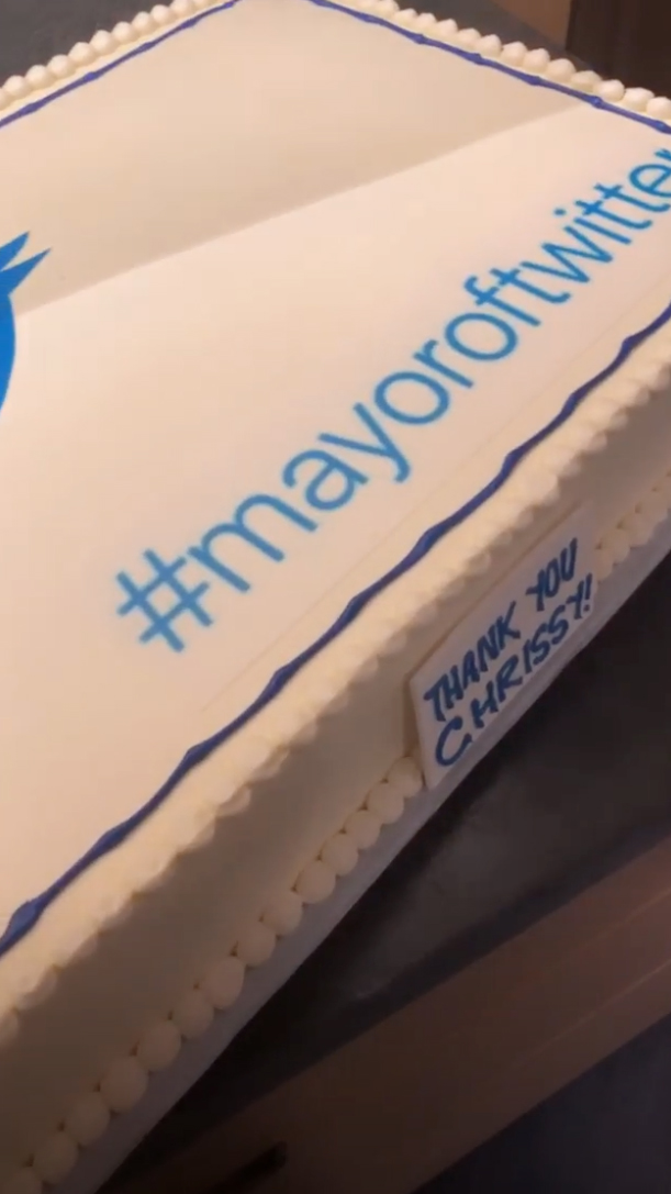 Chrissy-Teigen-mayor-of-twitter-cake