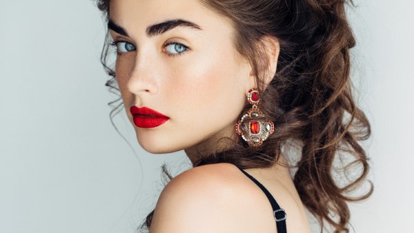 woman-red-lipstick