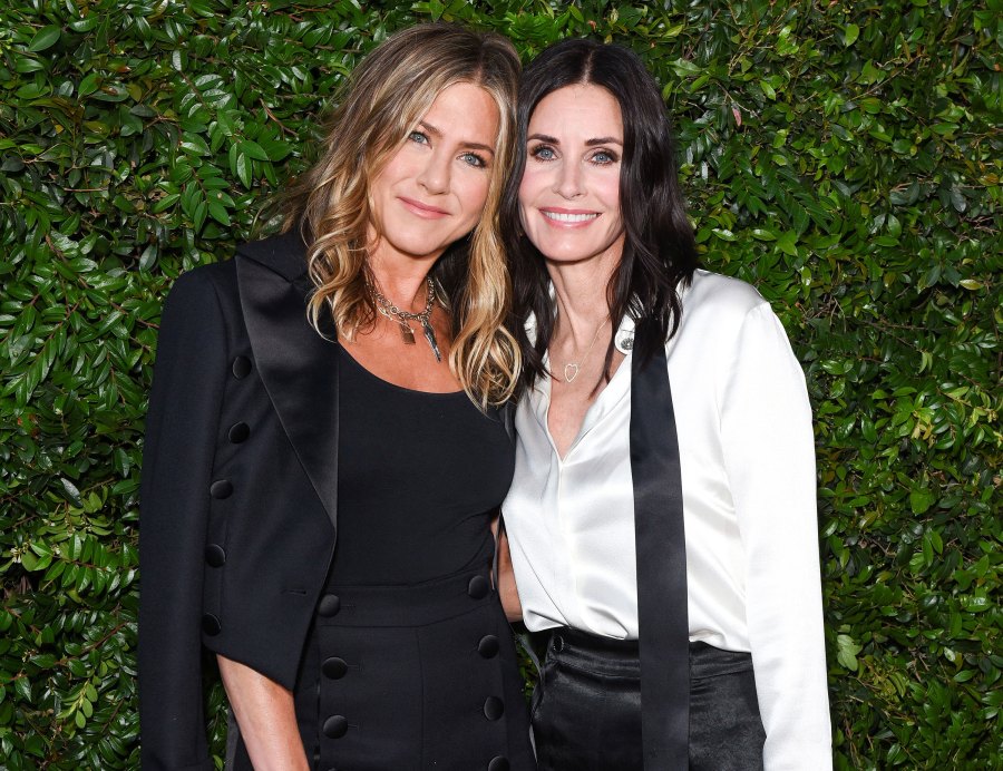 ennifer Aniston, Courteney Cox and Friends Arrive Safely in Cabo After Emergency Plane Landing