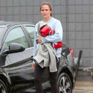 Jennifer Garner Boxes It Out on Valentine's Day
