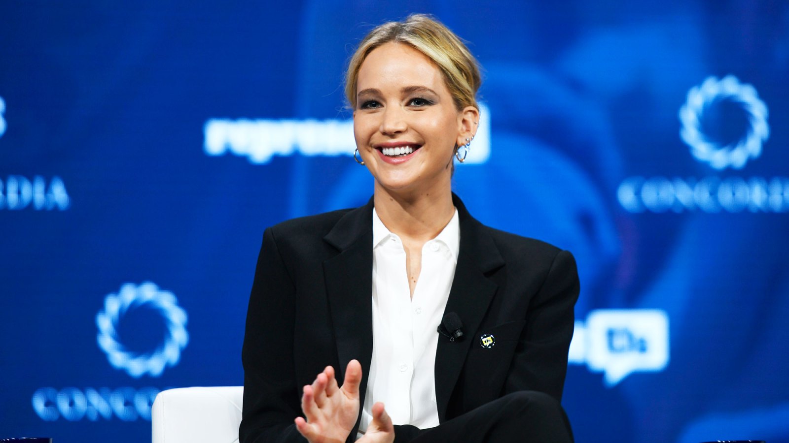 An Even Closer Look at Jennifer Lawrence's Giant Engagement Ring Reveals More Details