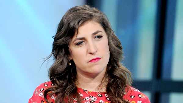Mayim-Bialik-Slams-United-Airlines-Flight-Attendant