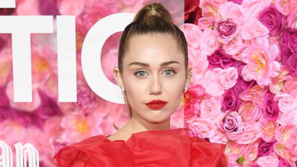 Miley Cyrus Liam Hemsworth Not Well Kidney Stones