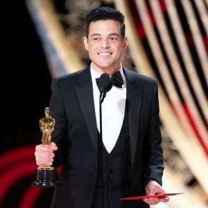 Rami Malek Tumbles Off Stage Best Actor Win Oscars 2019