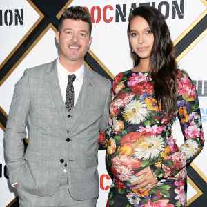 Robin Thicke April Love Geary Bare Baby Bump Mirror Selfie
