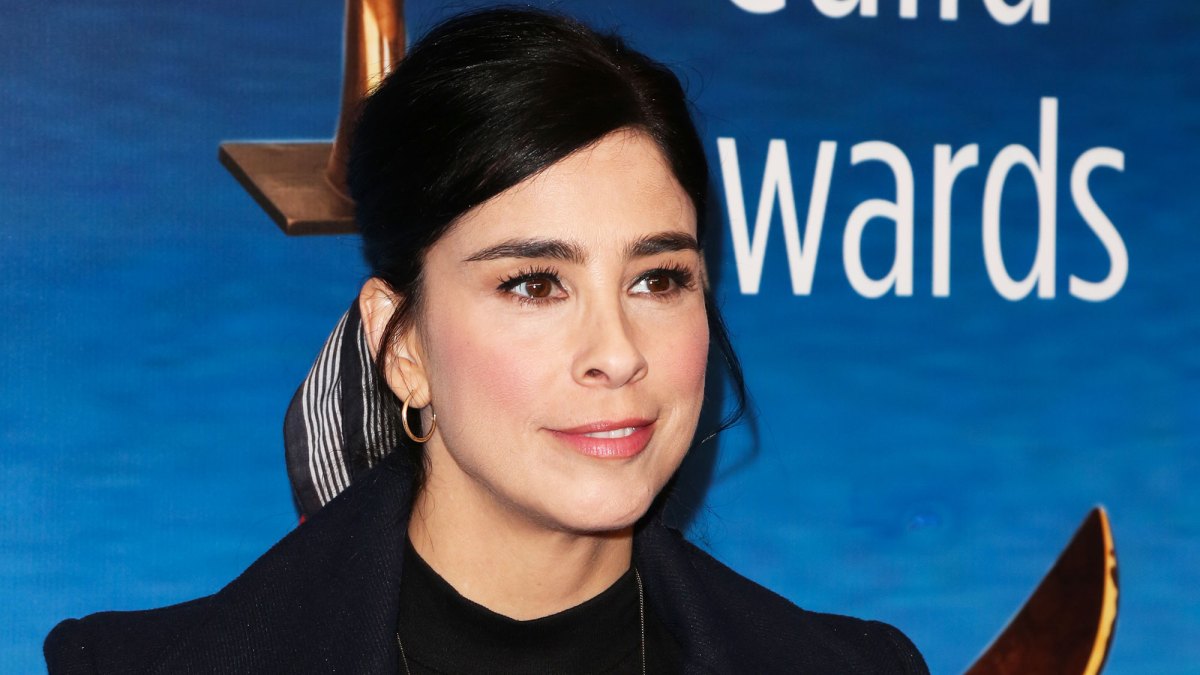 Follow Sarah Silverman's Hilarious First Waxing Adventure