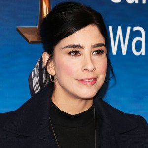Follow Sarah Silverman's Hilarious First Waxing Adventure