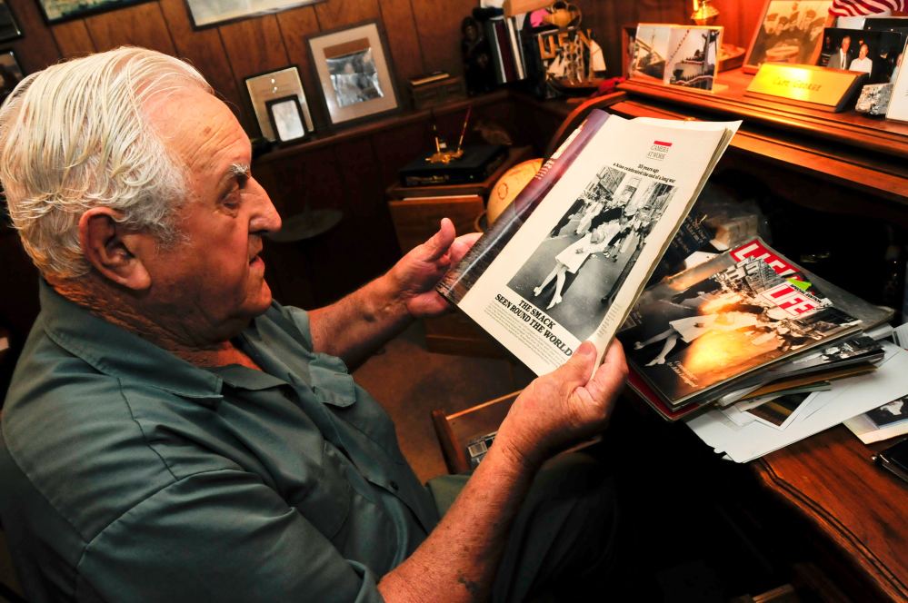 Sailor George Mendonsa in iconic Times Square kissing photo dies at 95