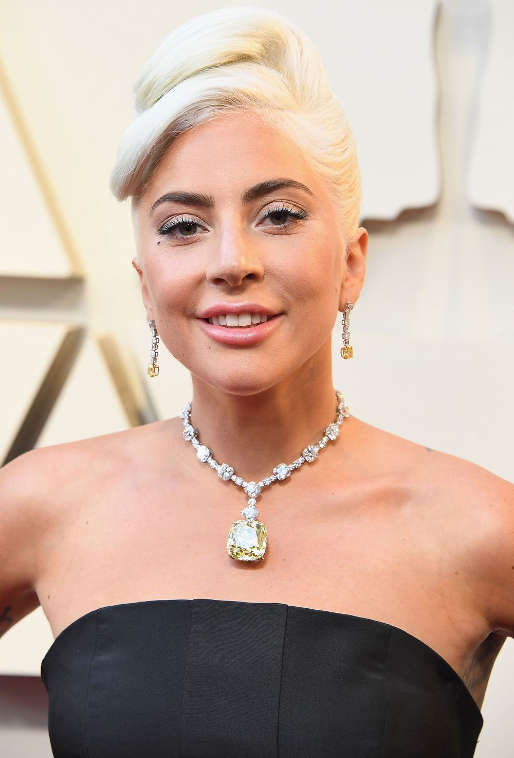 oscars 2019 Lady Gaga Lady Gaga&rsquo;s 2019 Oscars Necklace Looks Just Like the One Kate Hudson&rsquo;s