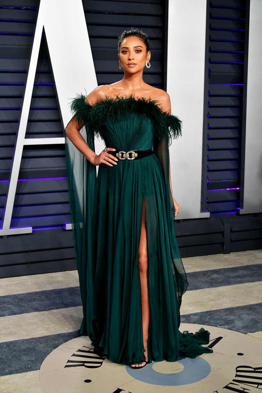 Shay Mitchell vanity fair oscars party 2019