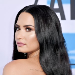 Demi Lovato Calls Out Body-Shaming Headline: “I Am More Than My Weight”