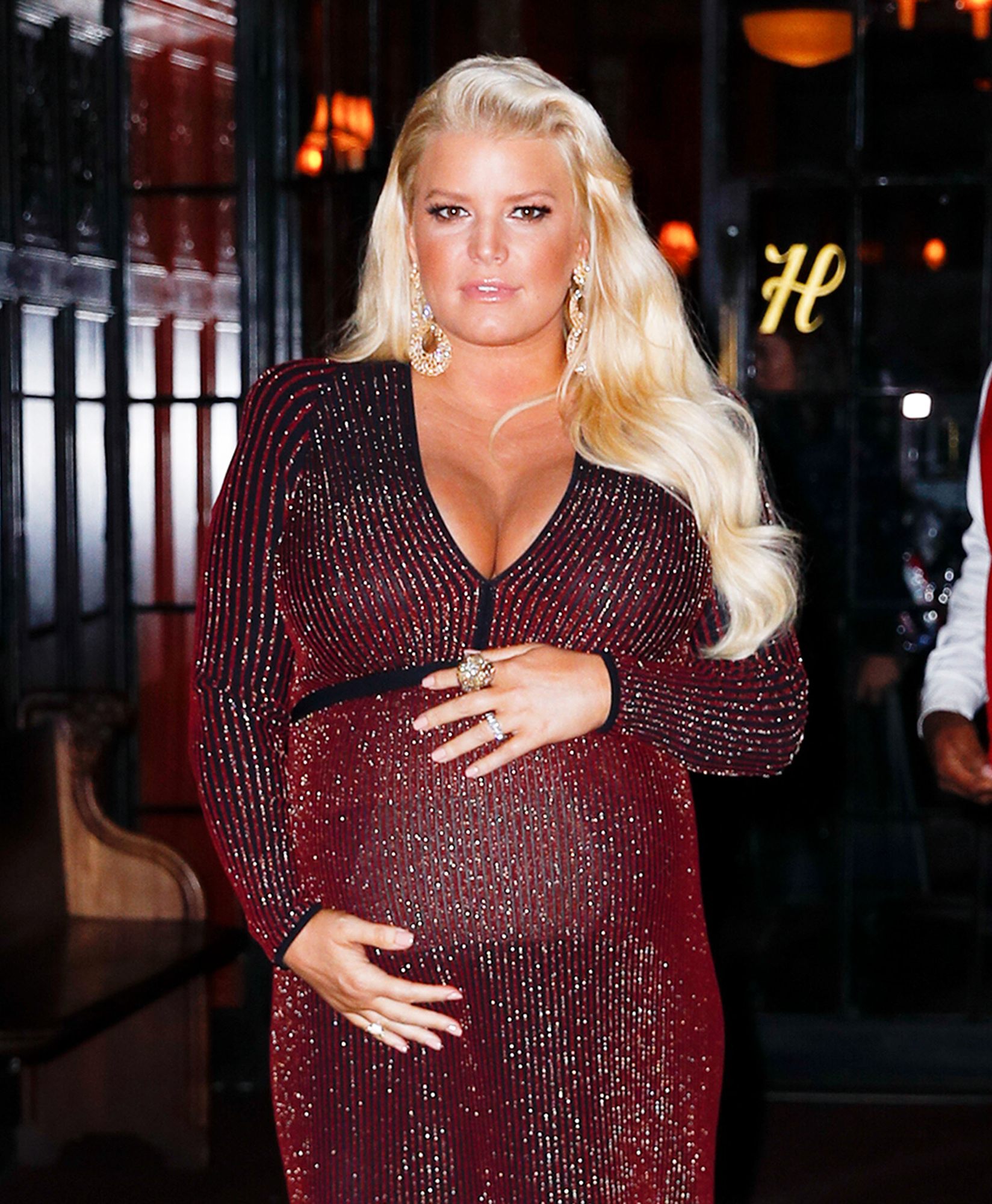 https://www.usmagazine.com/wp-content/uploads/2019/03/Everything-Jessica-Simpson-Has-Said-About-Her-Pregnancies-Promo.jpg?quality=40&strip=all