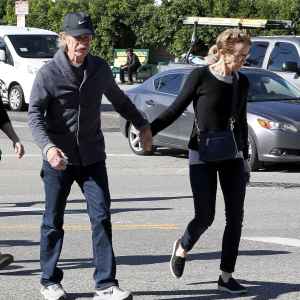 Felicity Huffman, William H. Macy Hold Hands as She Returns to Court