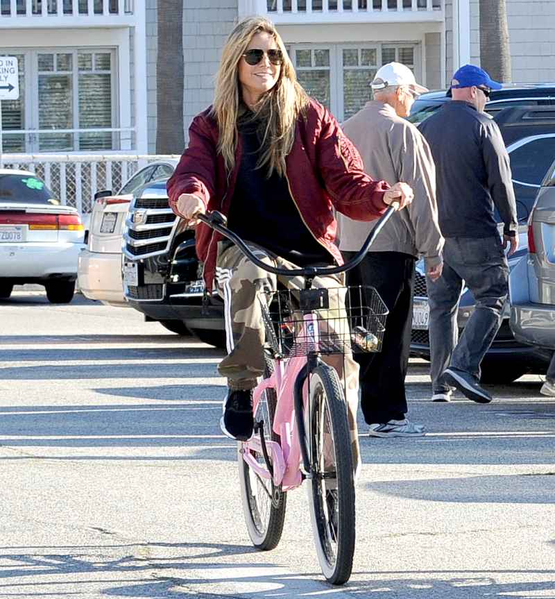 Heidi-Klum-biking