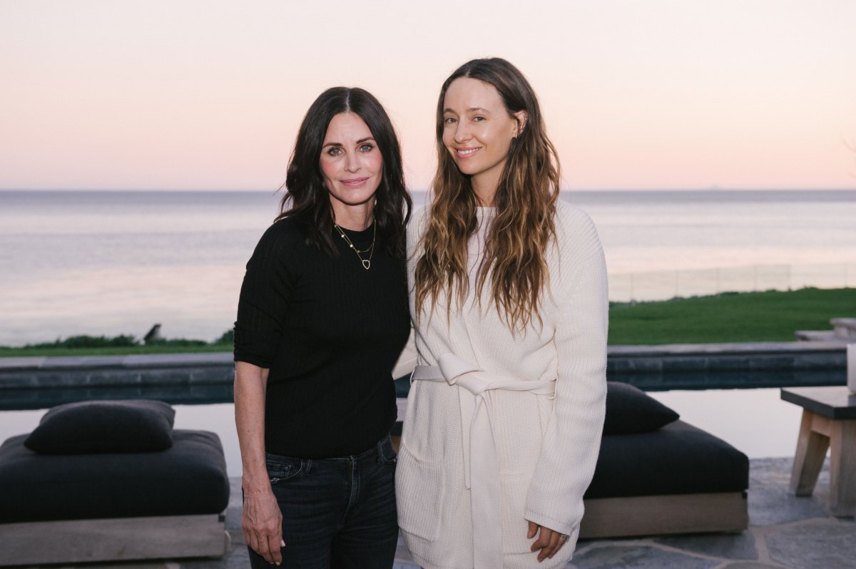 Malibu, Ca. 02nd June, 2018. Jennifer Aniston, Courtney Cox at Chanel  Dinner Celebrating our Majestic Oceans, A Benefit for NRDC at Private  Residence on June 2, 2018 in Malibu, California. Credit: Koi