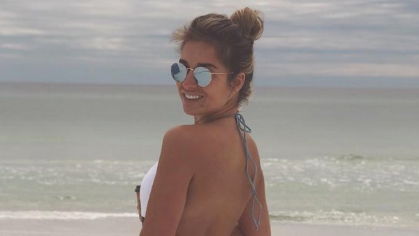 Jessie-James-Decker-Shows-Off-Her-Butt-on-the-Beach