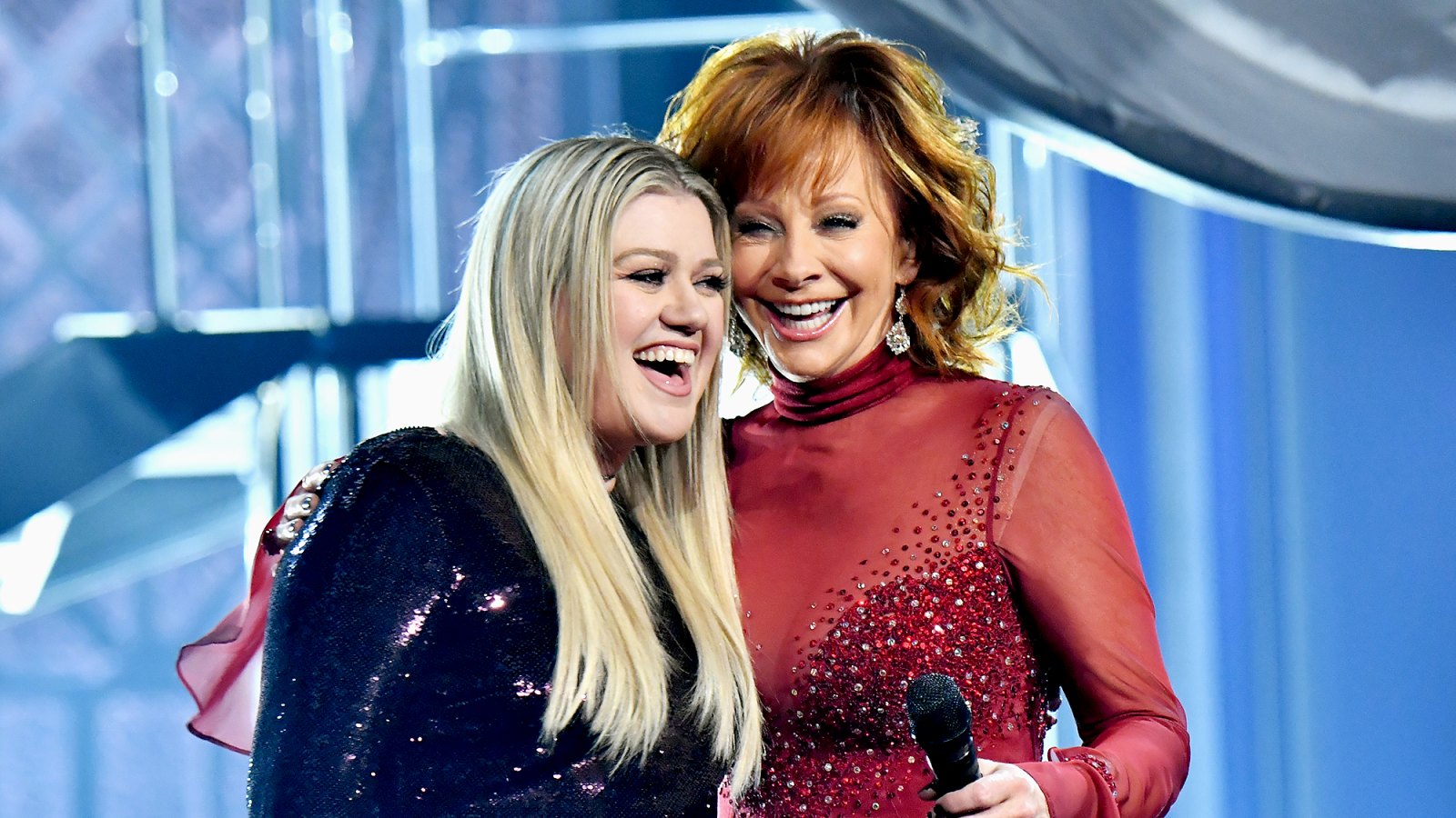 Kelly-Clarkson-and-Reba-McEntire