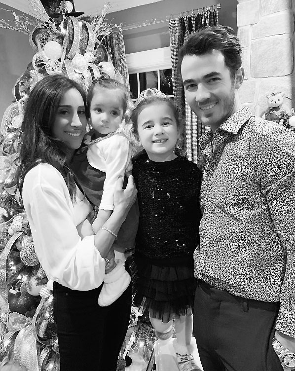 Kevin Jonas’ Daughters Enjoy Movie Night With Mom While Dad Vacations in Miami With His Brothers