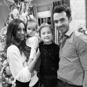 Kevin Jonas’ Daughters Enjoy Movie Night With Mom While Dad Vacations in Miami With His Brothers