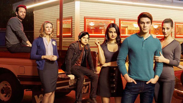 Luke Perry Riverdale Costars Send Love Stroke