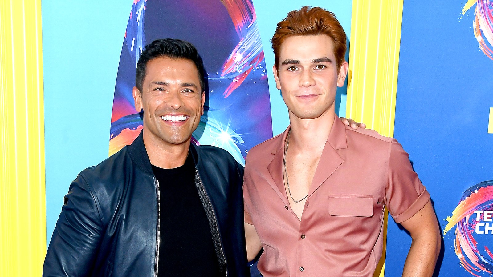 Mark-Consuelos-Trolls-KJ-Apa-With-His-Insanely-Ripped-Abs