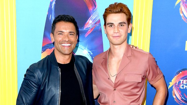 Mark-Consuelos-Trolls-KJ-Apa-With-His-Insanely-Ripped-Abs
