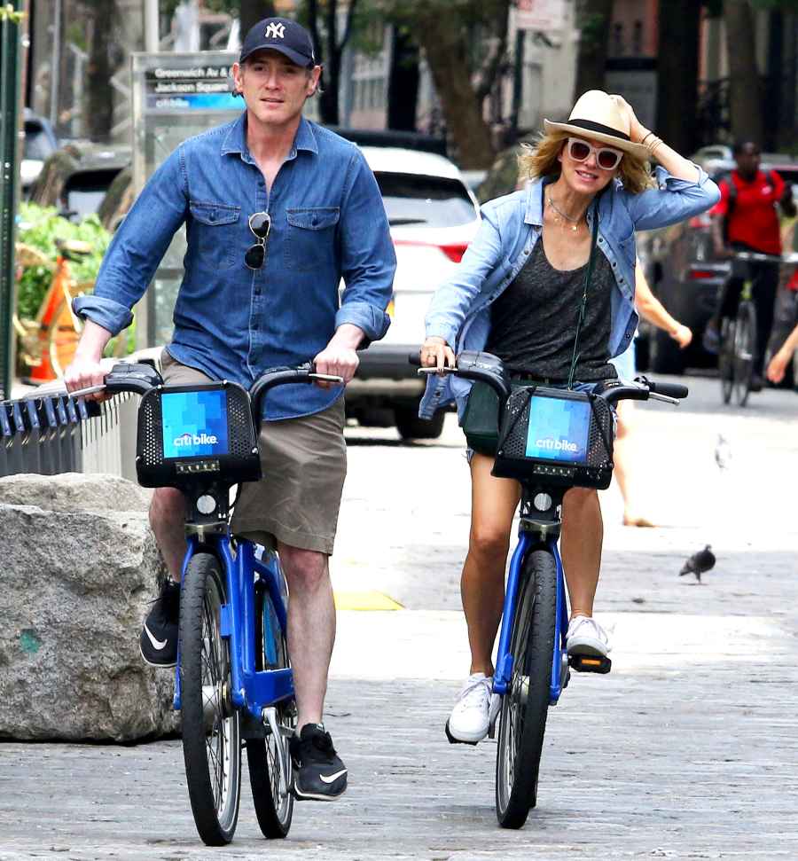 Naomi-Watts-and-Billy-Crudup-biking