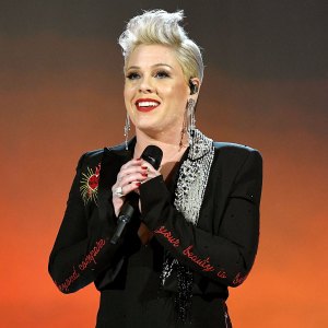 Pink-shares-photo-kids-tour
