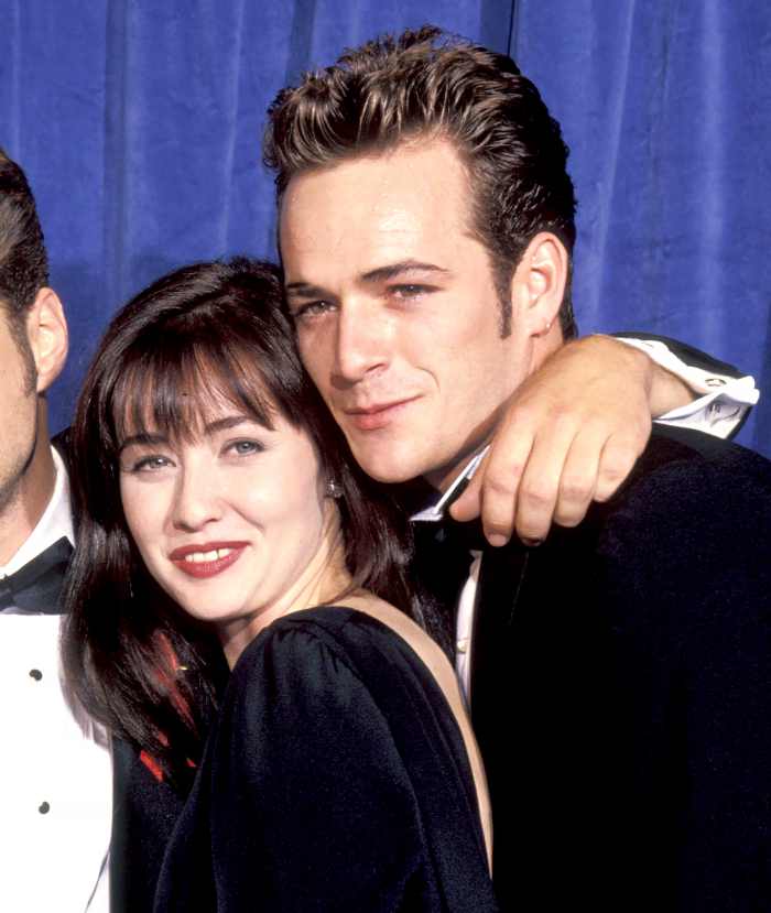 Shannen-Doherty-and-Luke-Perry-90210-reunion