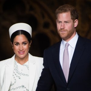 The Queen's Former Secretary: Why Windsor Is a Better Spot for Harry, Meghan Post-Baby