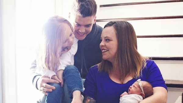 Tyler Baltierra and Catelynn Lowell Share New Pics of 1-Month-Old Daughter Vaeda