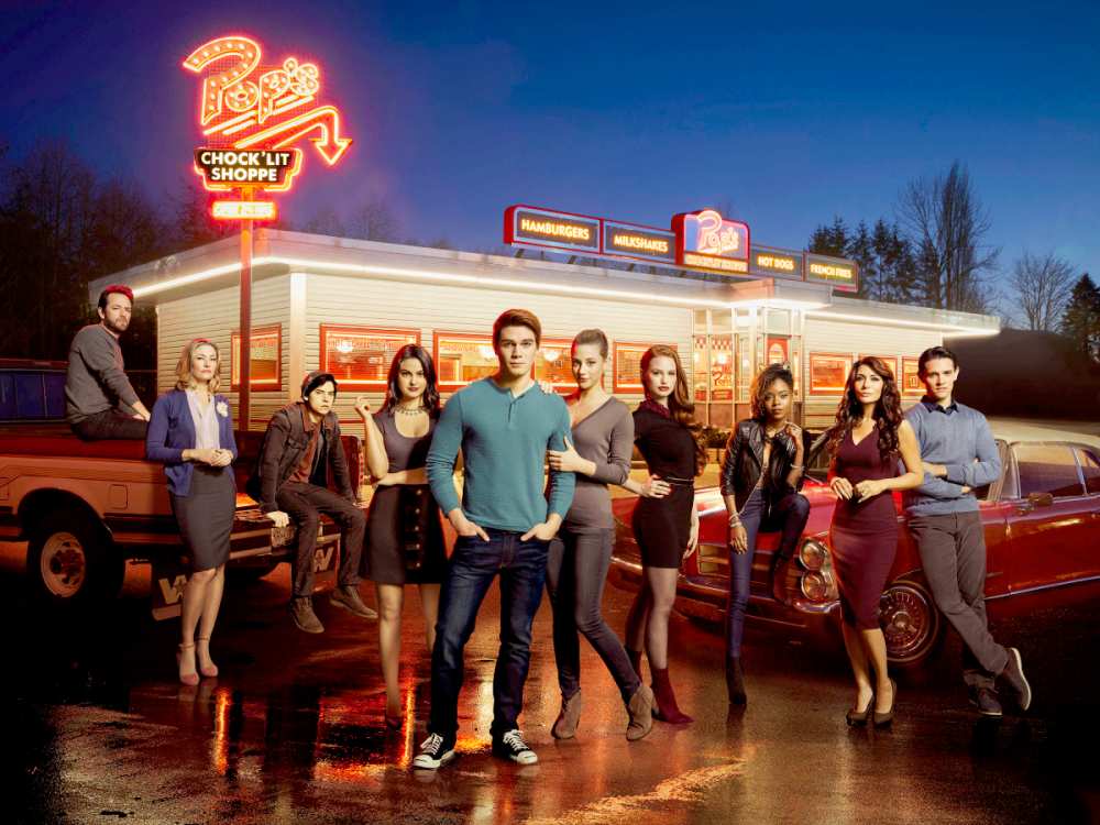 cast-of-riverdale-honors-luke-perry