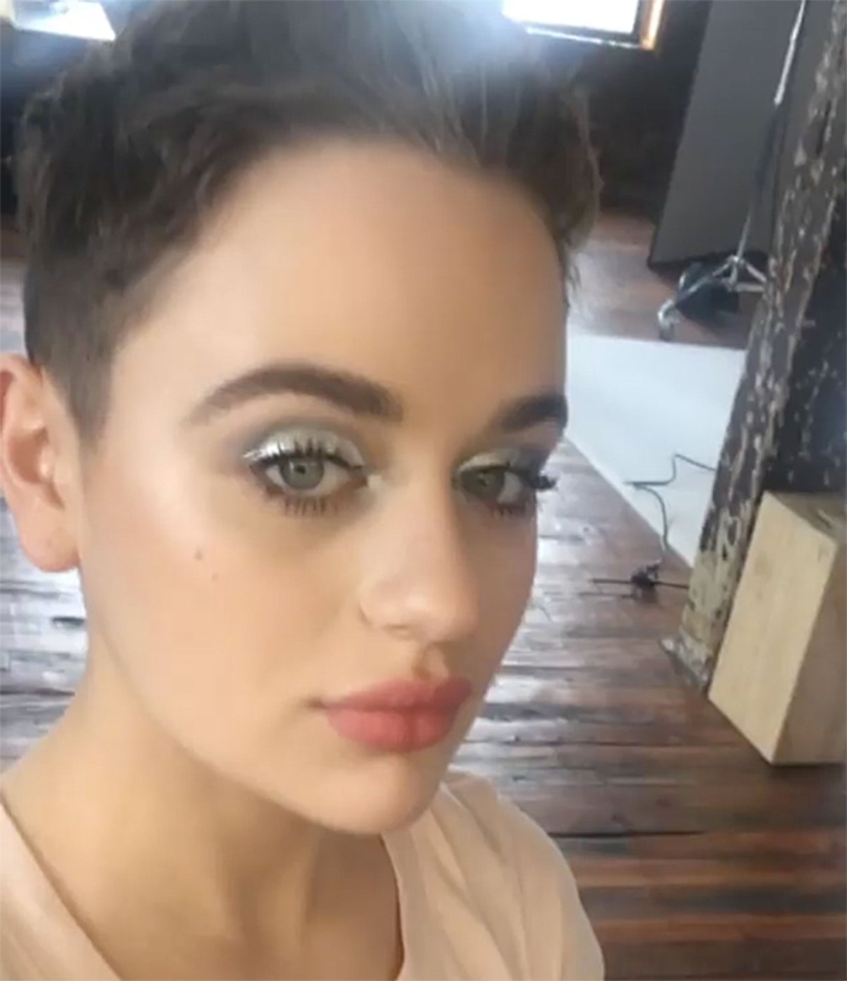 Copy Joey King S Sexy Shimmery Eye With Liquid Shadows