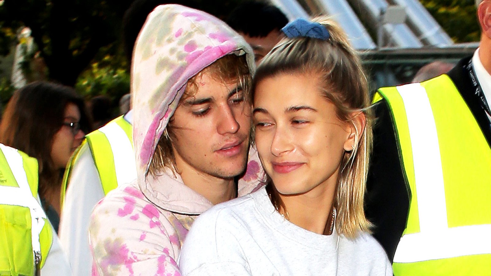 Justin Bieber Forces Hailey Baldwin to Admit She Was a 'Fan of the Jonas Brothers' in Hilarious Video