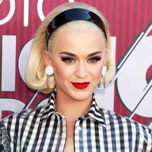 The Old Hollywood Makeup Secret to Katy Perry¹s Bold Red Lip at the 2019 iHeartRadio Music Awards
