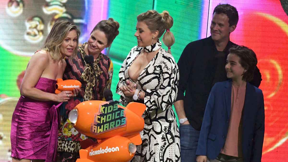 ‘Fuller House’ Cast Says ‘Family Sticks Together No Matter What'