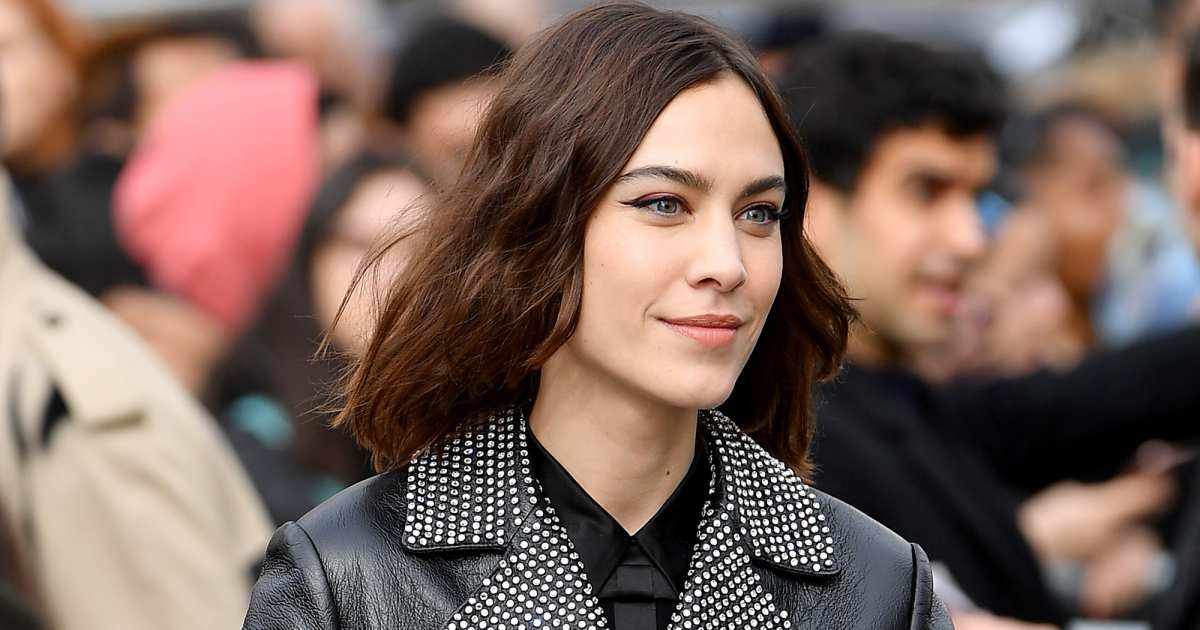 Alexa Chung’s Favorite Brand for Making Stubborn Makeup Disappear
