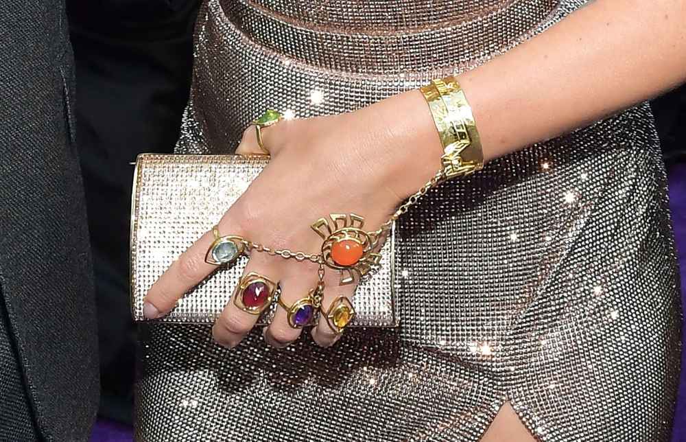 Brie Larson and Scarlett Johansson Rock Infinity Gauntlet Rings on the ŒAvengers¹ Red Carpet