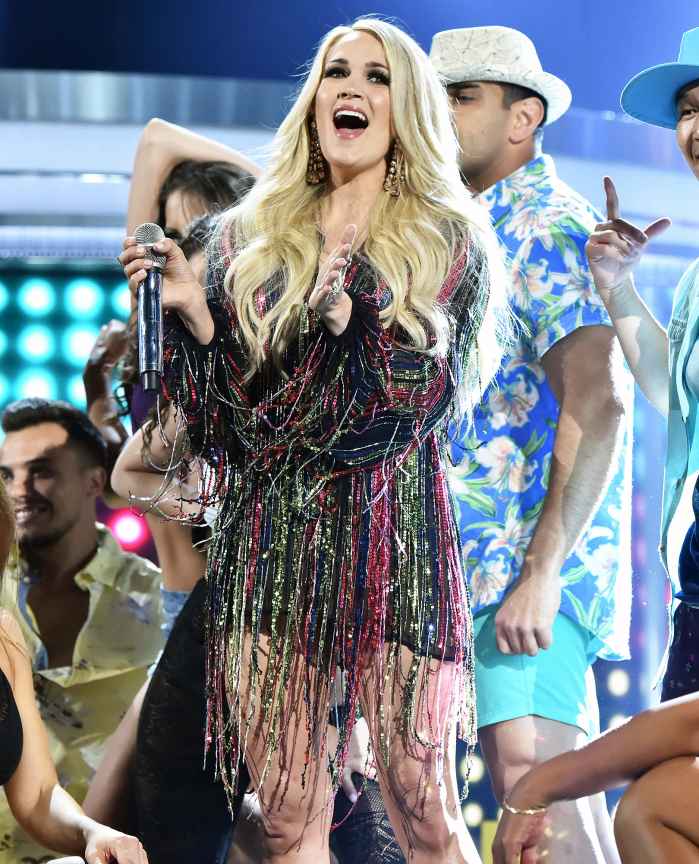 Carrie Underwood Performs After Baby ACM Awards 2019