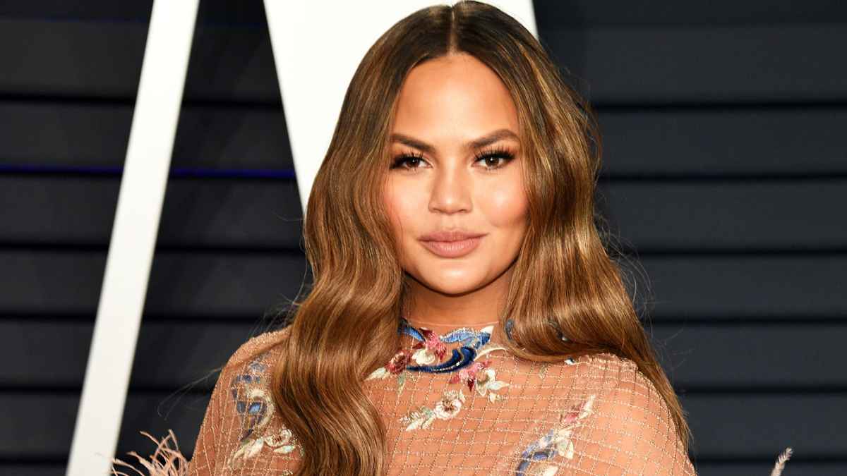 Chrissy Teigen clapback twitter tweet Chubby vanity fair 2019 oscars