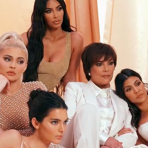 Did the Kardashians Photoshop Their Latest Promo Photo