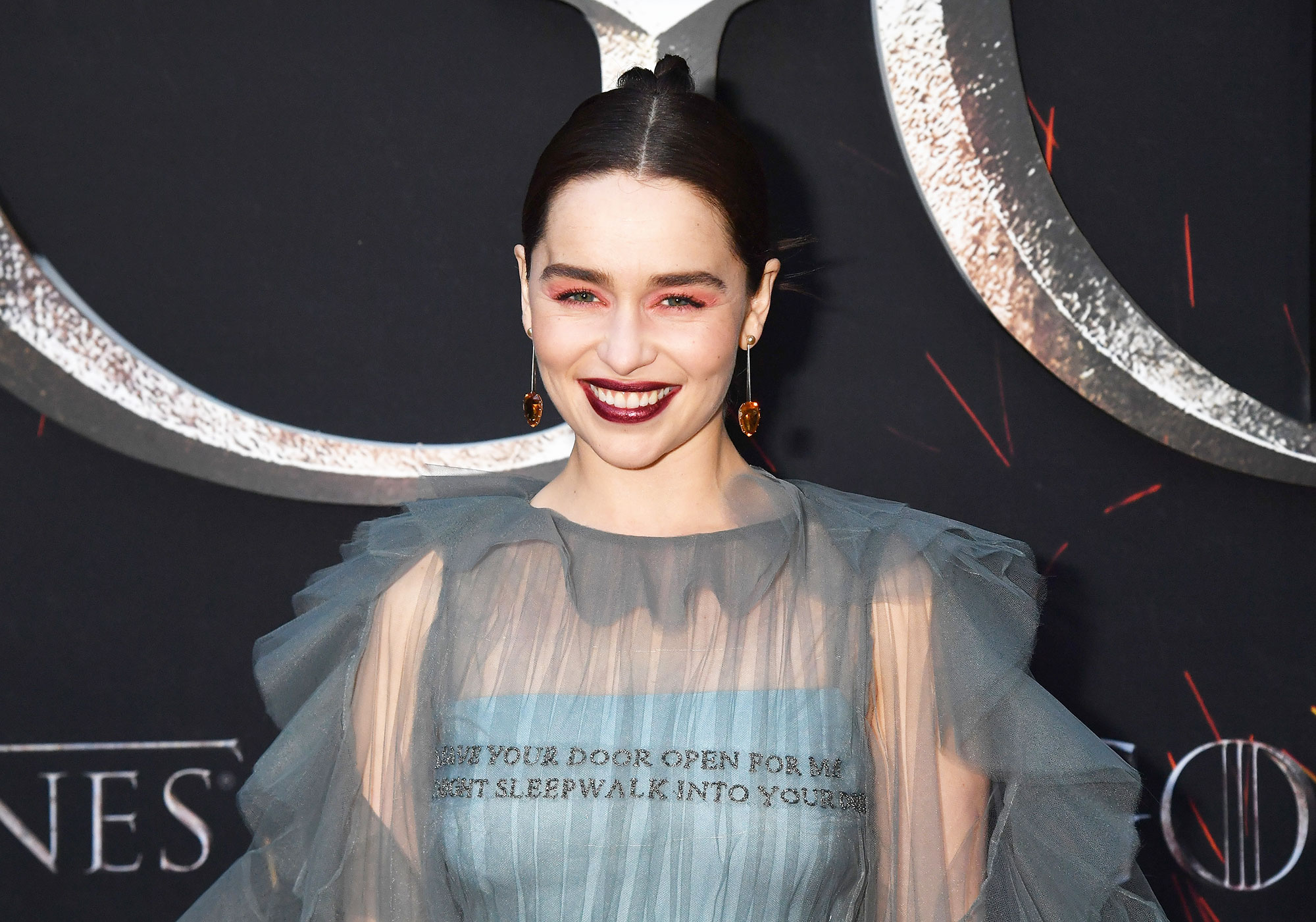 🏷 on X: @emiliaclarke makeup looks for 'Game of Thrones' Season 8  Premiere in NYC  April 3, 2019 Preparation: @CHANEL Hydra Beauty Essence  Mist ($90), @CHANEL Hydra Beauty Camellia Water Cream ($