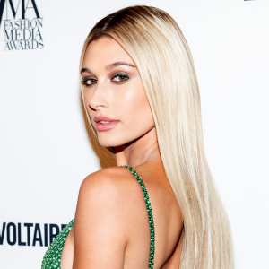 hailey baldwin Met Gala beauty long blonde hair green dress