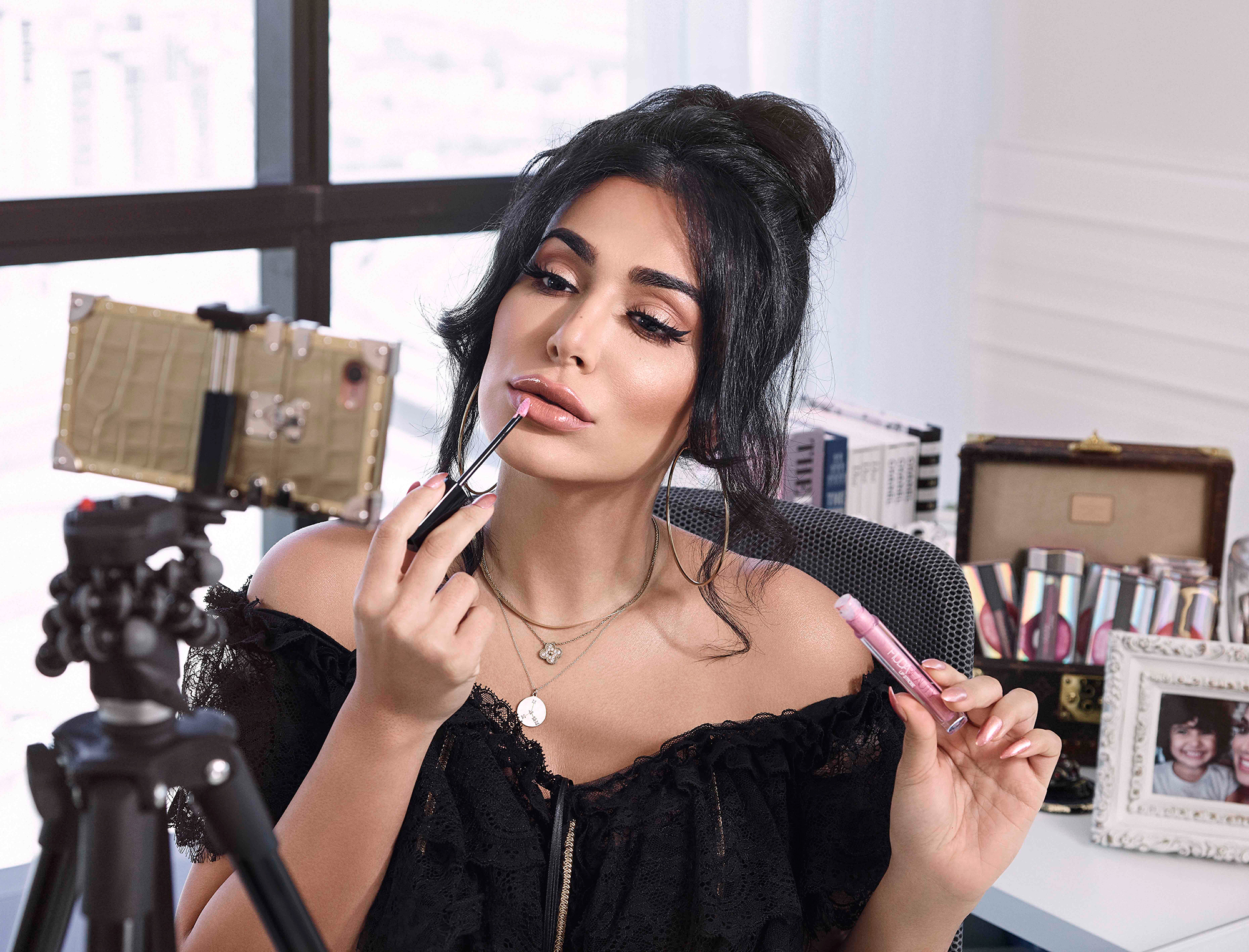 Mega Influencer Huda Kattan S Surprising Tip For Sweat Proofing Makeup Celebrity Hub