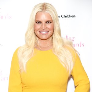 Jessica-Simpson-Shows-Off-Bottle-of-Breast-Milk